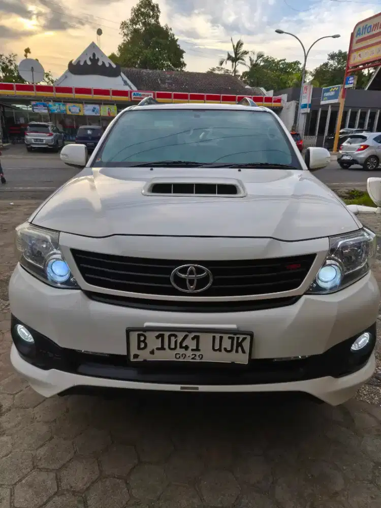 Toyota Fortuner diesel automatic vnt turbo Sportivo tahun 2014