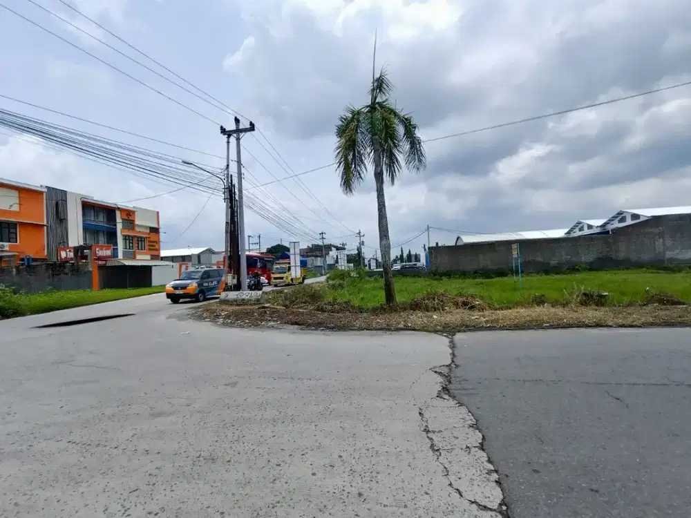 Tanah Lahan Luas Jalan Raya Lingkungan Pergudangan Kartasura Solo