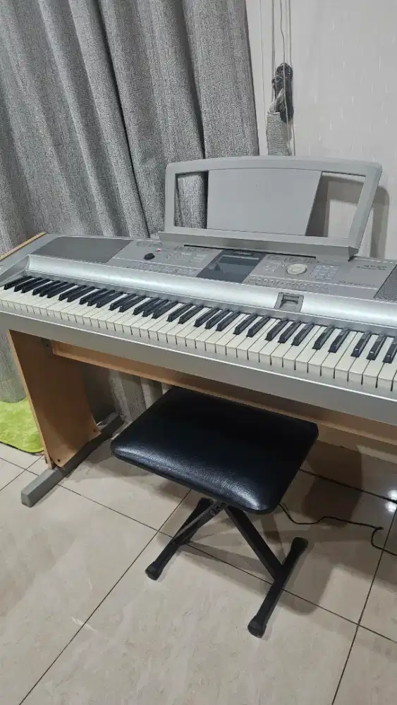 Piano Elektrik. YAMAHA DGX-505.