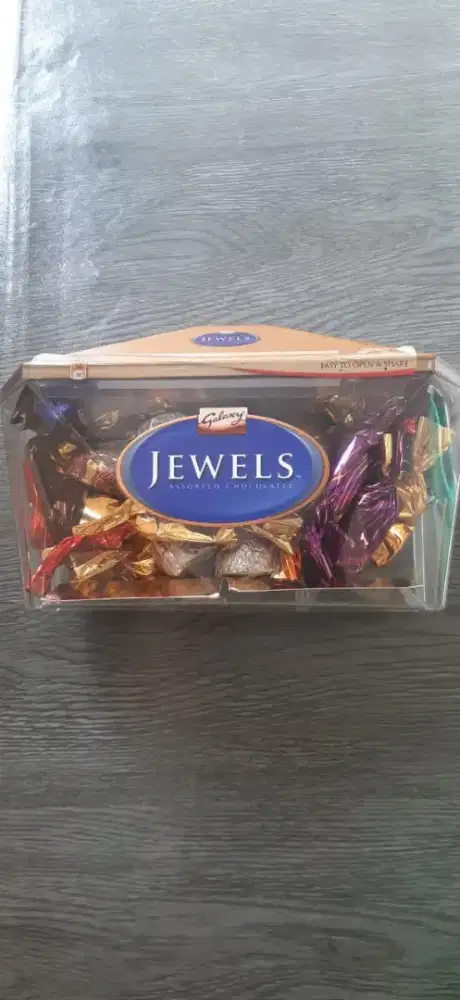 Cokelat galaxy jewels 400gr