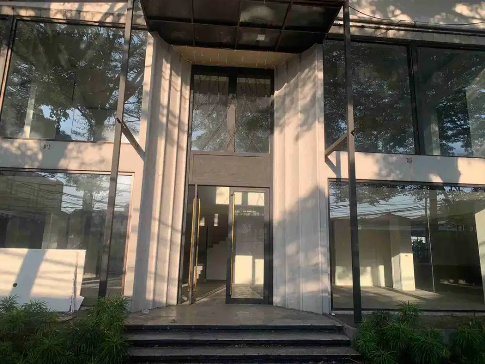 Gedung Raya Kemang Strategis