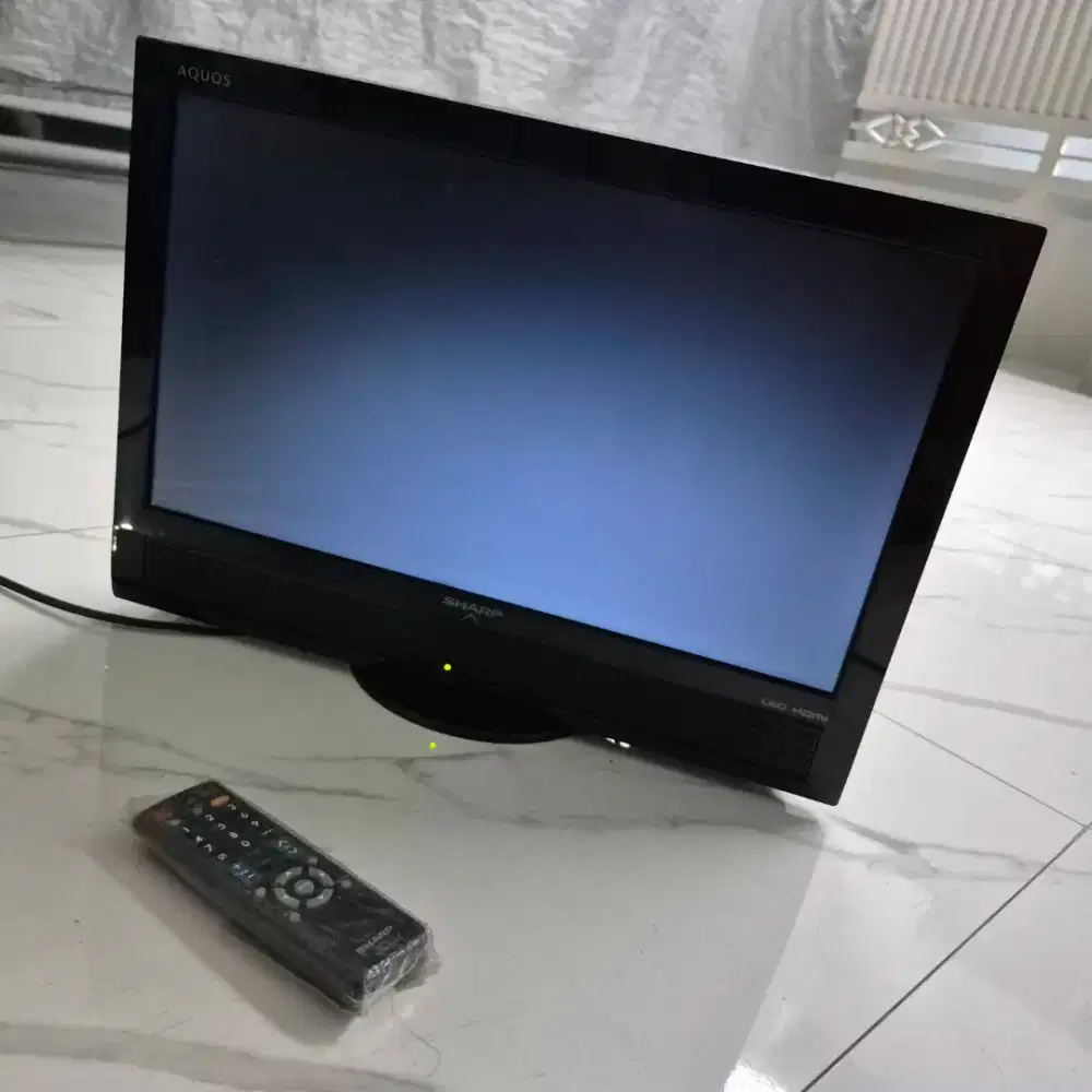 TV LED SHARP 18 IN LIKE NEW