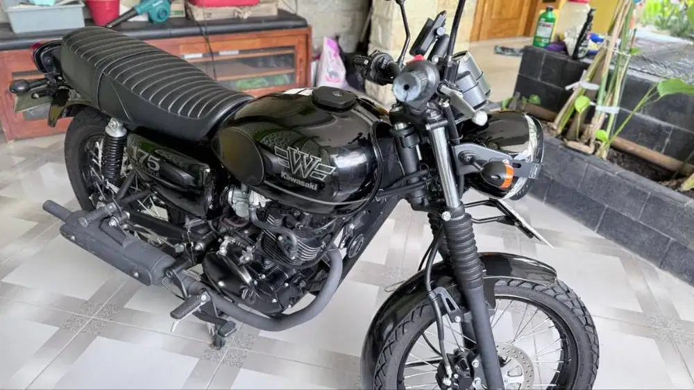 Dijual Cepat Kawasaki W175 Spesial Edition Black