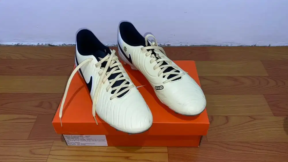 Sepatu Bola NIKE LEGEND 10 CLUB