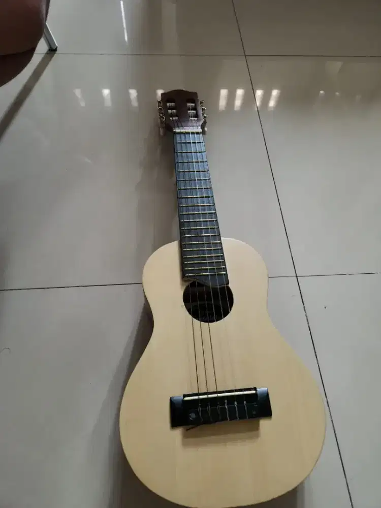 gitar kecil 6 senar