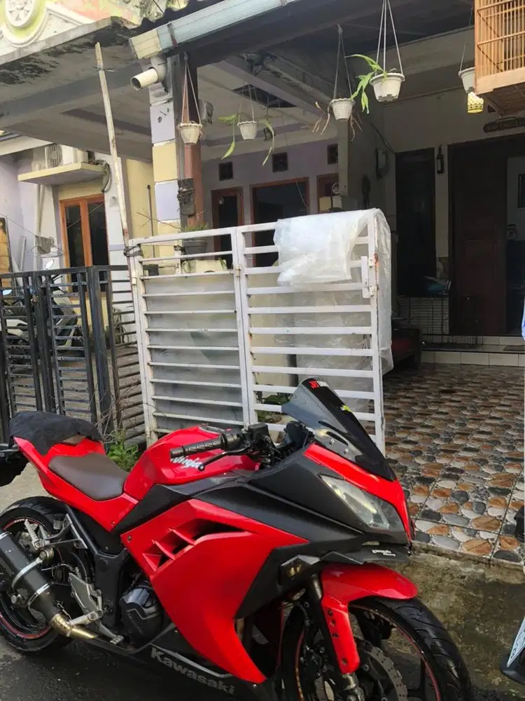 Dijual Motor Kawasaki Ninja 250Fi BU Mulus Merah Murah