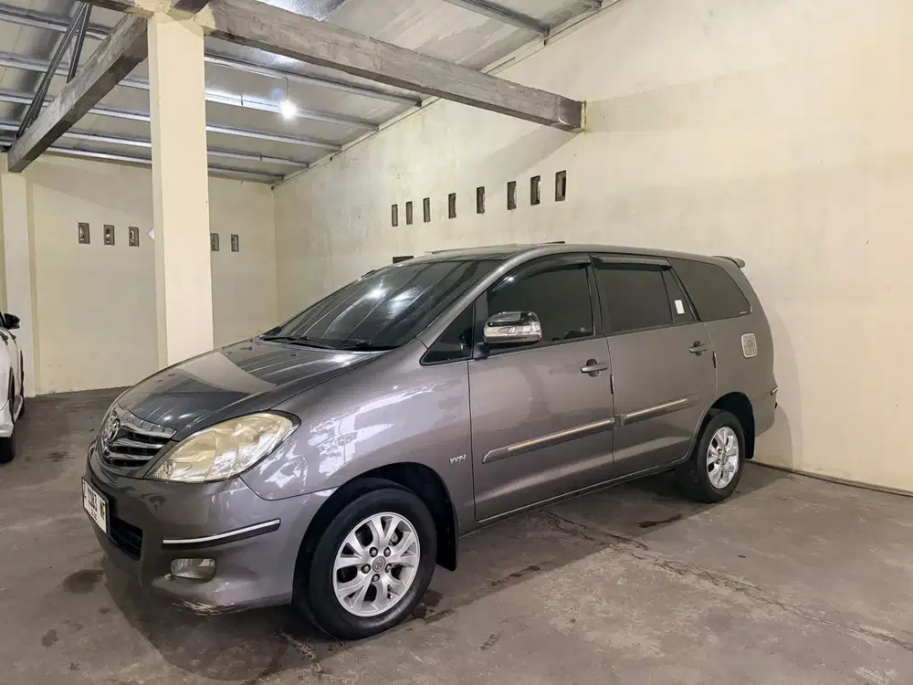 Toyota Kijang Innova 2010 Bensin