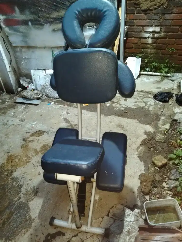 Kursi pijat punggung ,bekam dan tatto