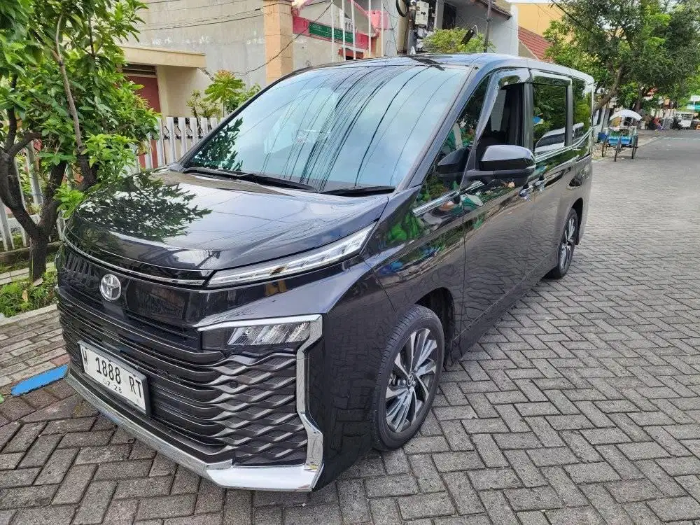 TOYOTA NEW VOXY 2.0 MATIC FACELIFT 2023 SURABAYA