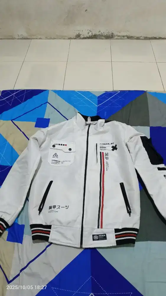 Jaket KREMLIN bomber space putih Ukuran S