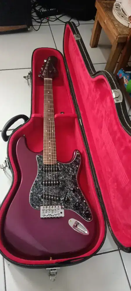 fender stratocaster custom