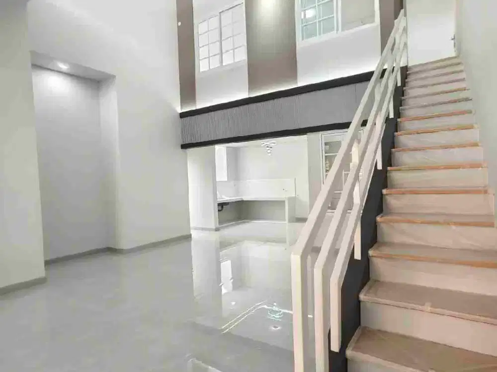 Dijual rumah bangunan baru mewah 2 lantai LT 135 LB160 di Galaxy
