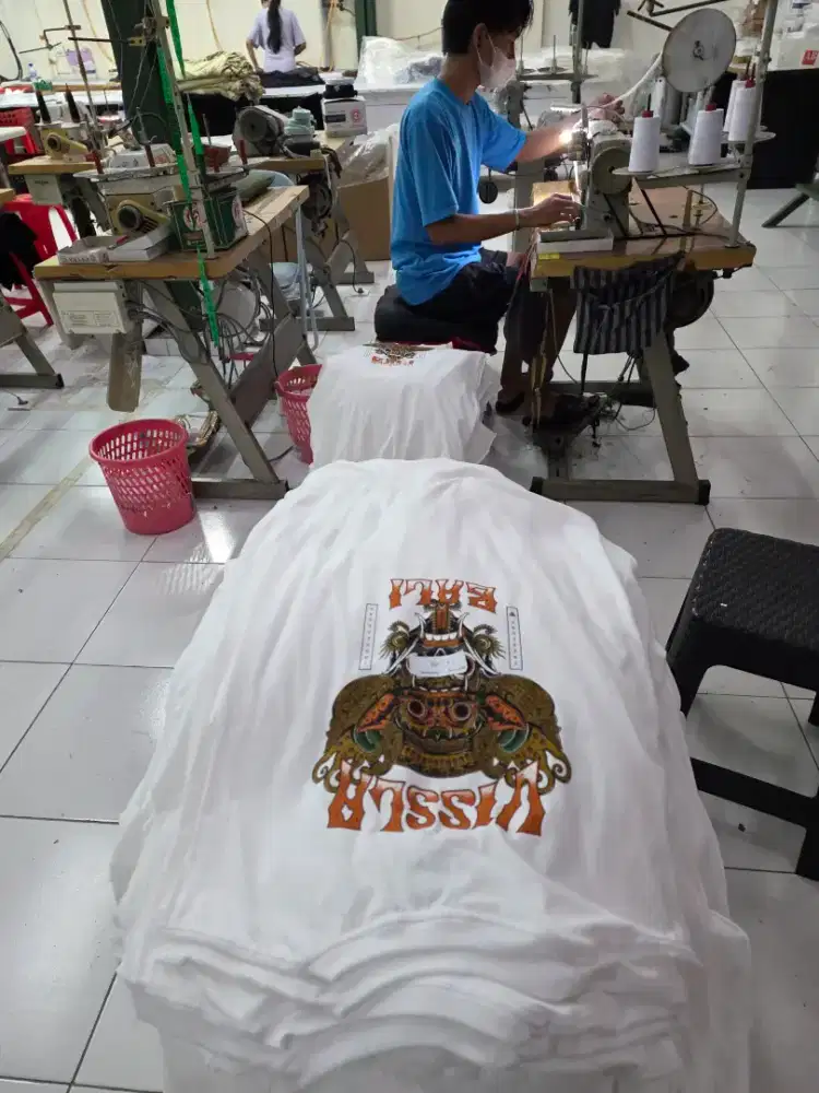 DI TUKANG  JAHIT   KAOS  , Qc , SETRIKA,& Serabutan