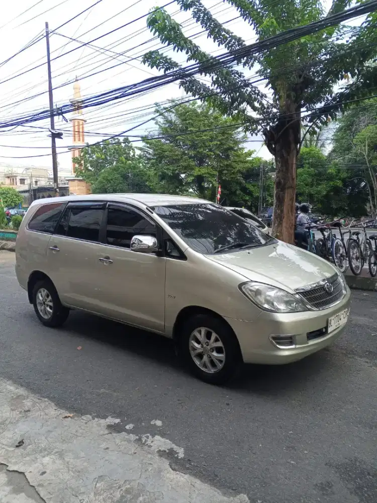 KIJANG INNOVA E BENSIN M/T 2006