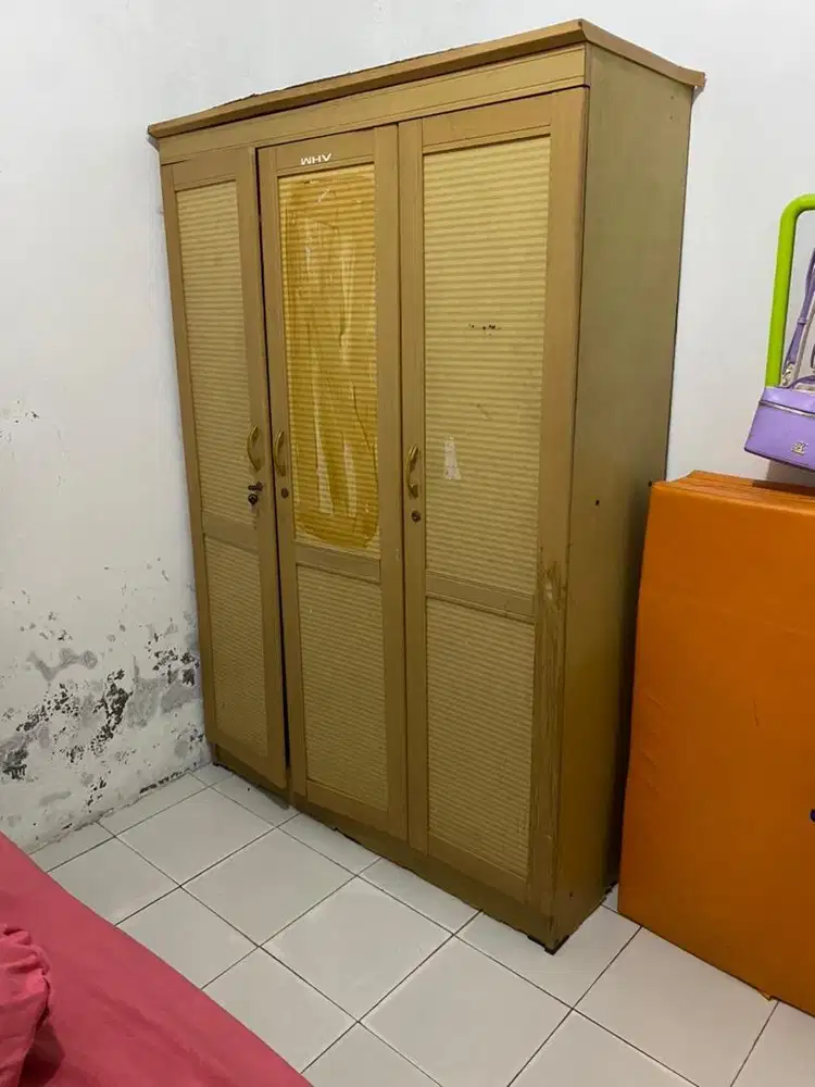 lemari pakaian 3 pintu