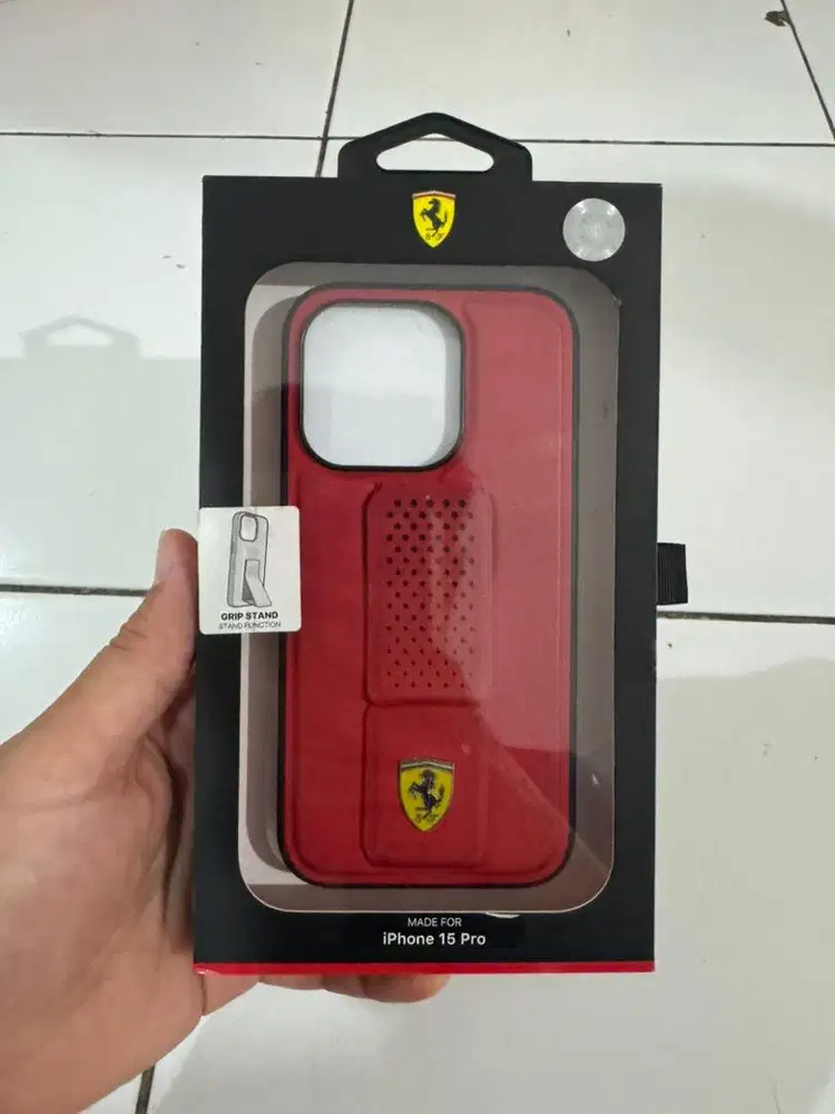 Case Casing iPhone 15 Pro Ferrari Original