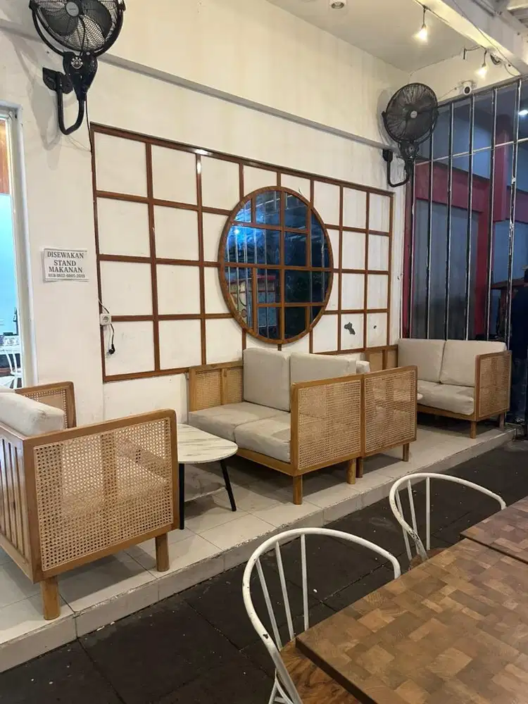 Di sewakan stand makanan