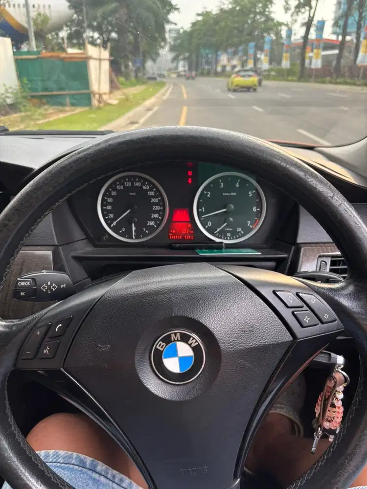 BMW 523i 2005 Bensin