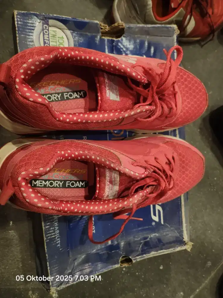Sepatu Skechers Wanita