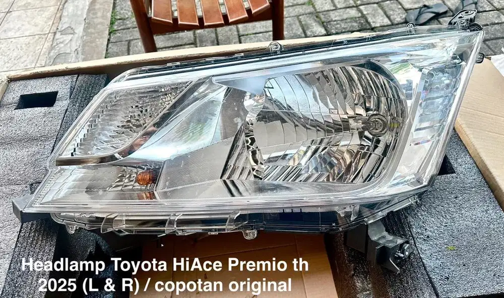 Headlamp L & R Premio th 2025