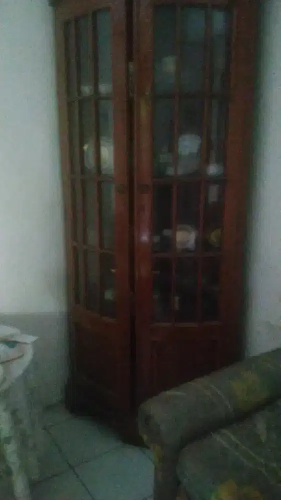 DIJUAL CEPAT LEMARI KAYU JATI PENINGGALAN ALM ORANG TUA