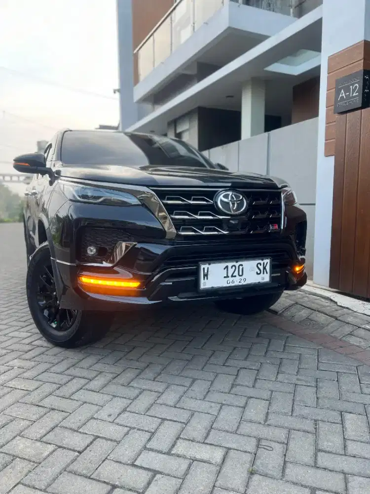 KM 5 RB PERAK | FORTUNER VRZ 2.8 GR SPORT 4x2 DIESEL AT SUPER ANTIK