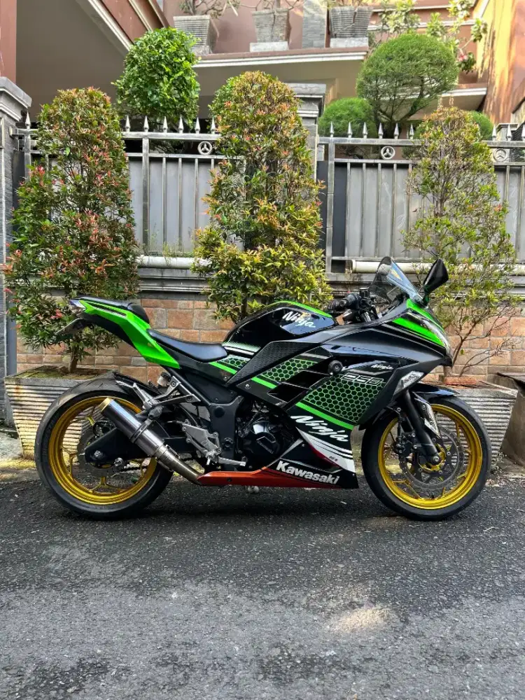 Kawasaki Ninja 250 Fi KRT (Mulus)