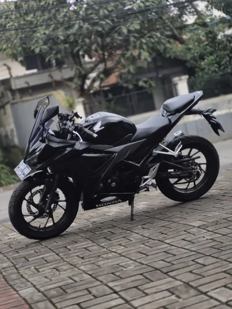 HONDA CBR 150R 2017 MULUS KM 33RB DP DI 1JT AN