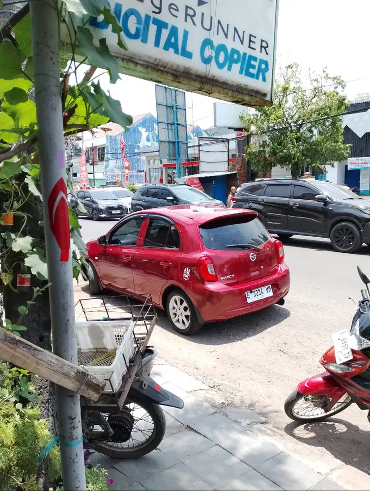 Dijual Nissan March 2014 Merah