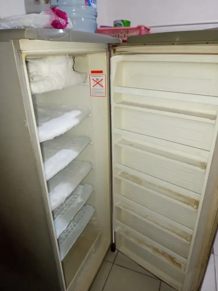 Freezer sanyo 5 rak