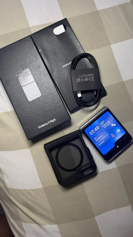 Samsung Galaxy Flip 5 512GB warna Cream