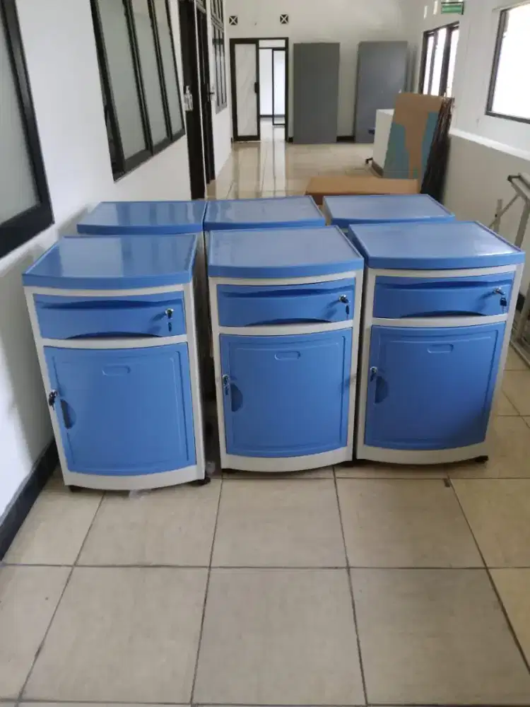 Meja untuk pasien