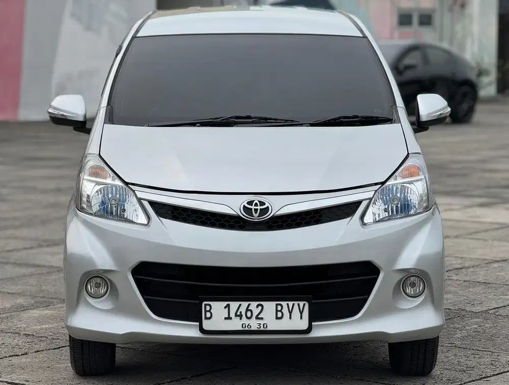Toyota Avanza veloz 1.5 AT 2014 silver