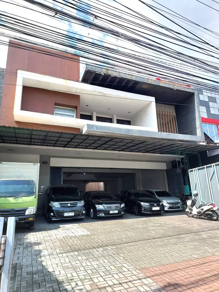Rumah dan Ruang Usaha di Ringroad Utara dekat Pakuwon Mall