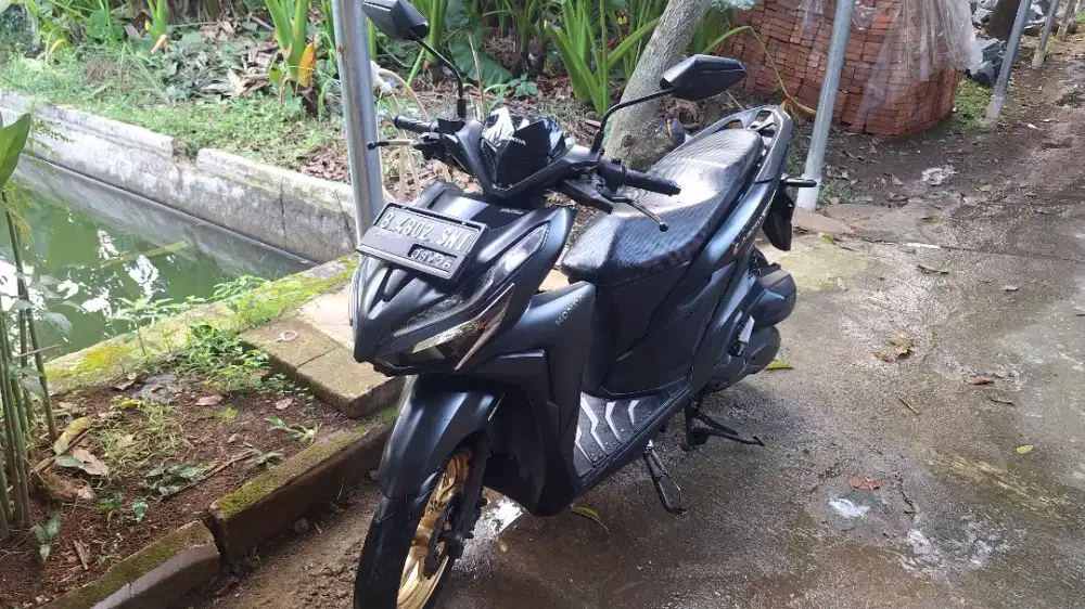 HONDA VARIO 150 KEYLESS ABS HITAM