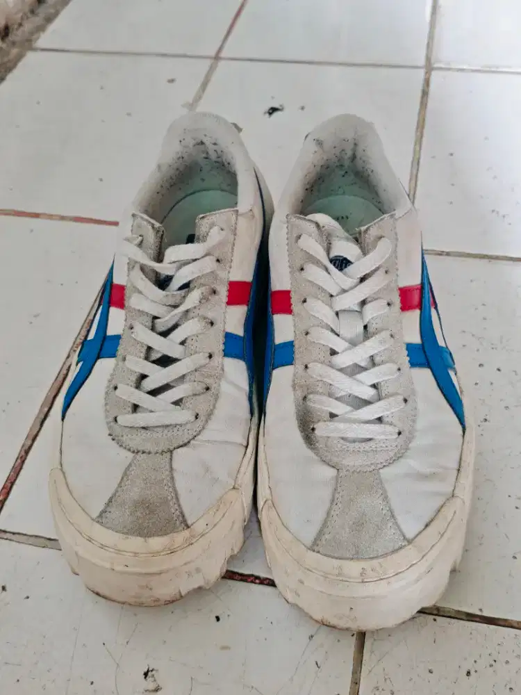 Sepatu onitsuki wanita