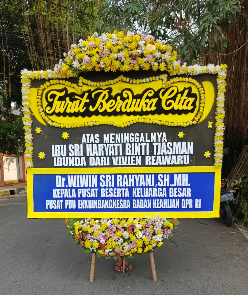 Karangan papan bunga Happy wedding