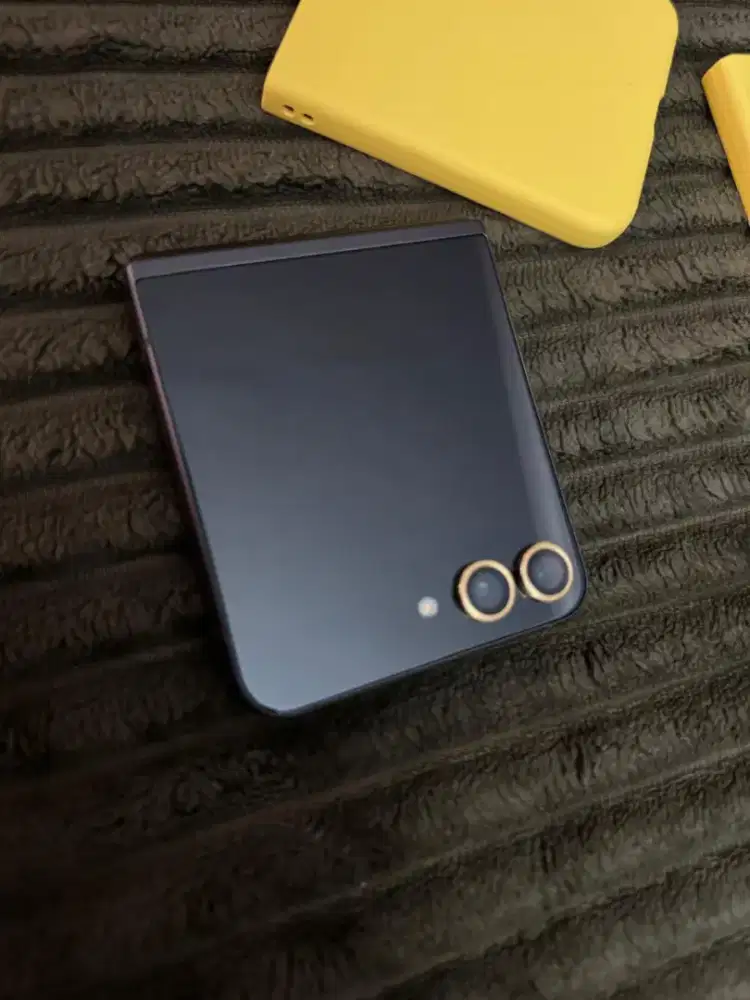 Samsung Flip 5 512/12 GB YELLOW Limited edition Preloved