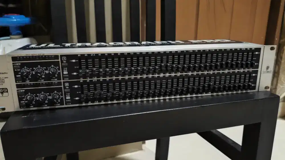 Equalizer Behringer FBQ3102