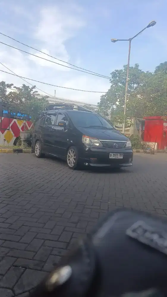 Nissan Serena HWS 2009 akhir