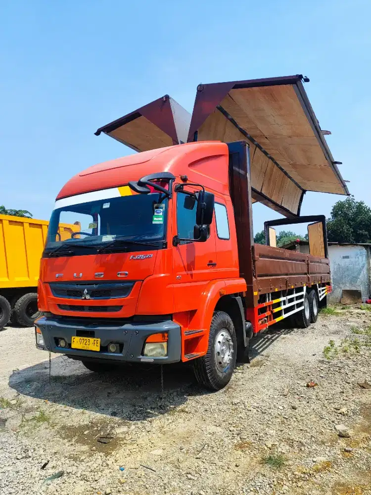 TRUK WINGBOX MITSUBISHI FUSO FJ2523, (6X2) P: 9,6M TH. 2015