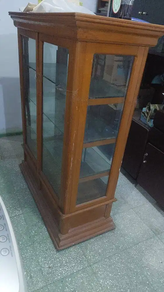 LEMARI KAYU JATI