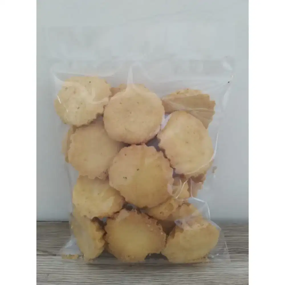 CEMILAN / JAJANAN / MAKANAN ROTI KERING ( BAGELEN ) MENTEGA