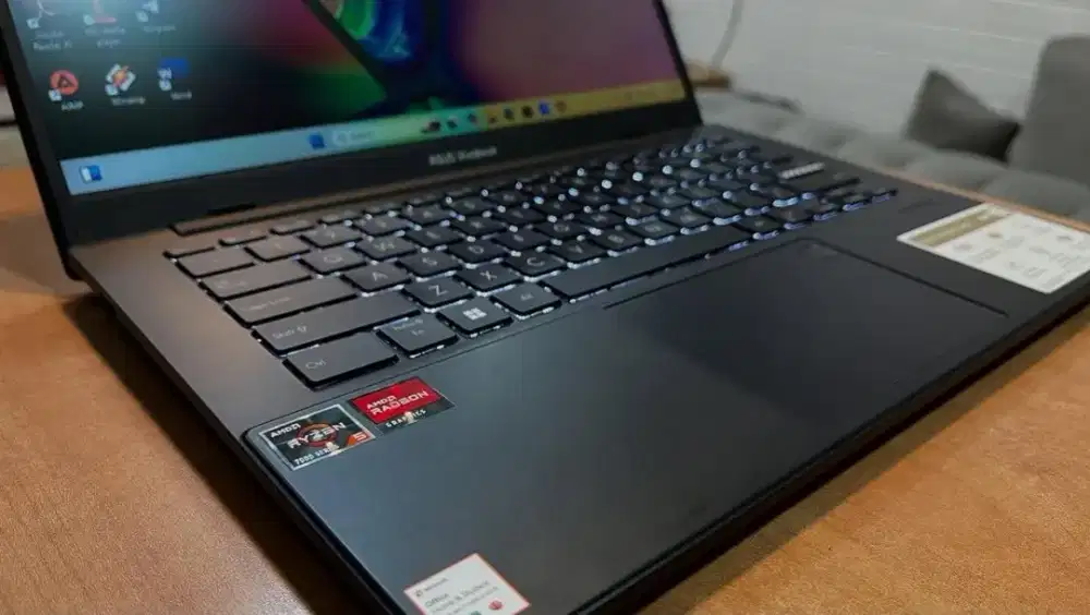 Asus Vivobook GO 14- E1404FA Ryzen 5-7520U Ram 16Gb VGA Radeon garansi