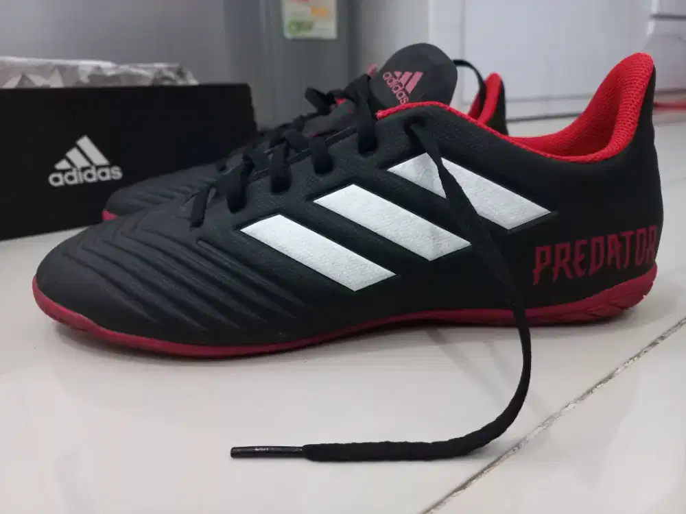 Sepatu Futsal Adidas Predator