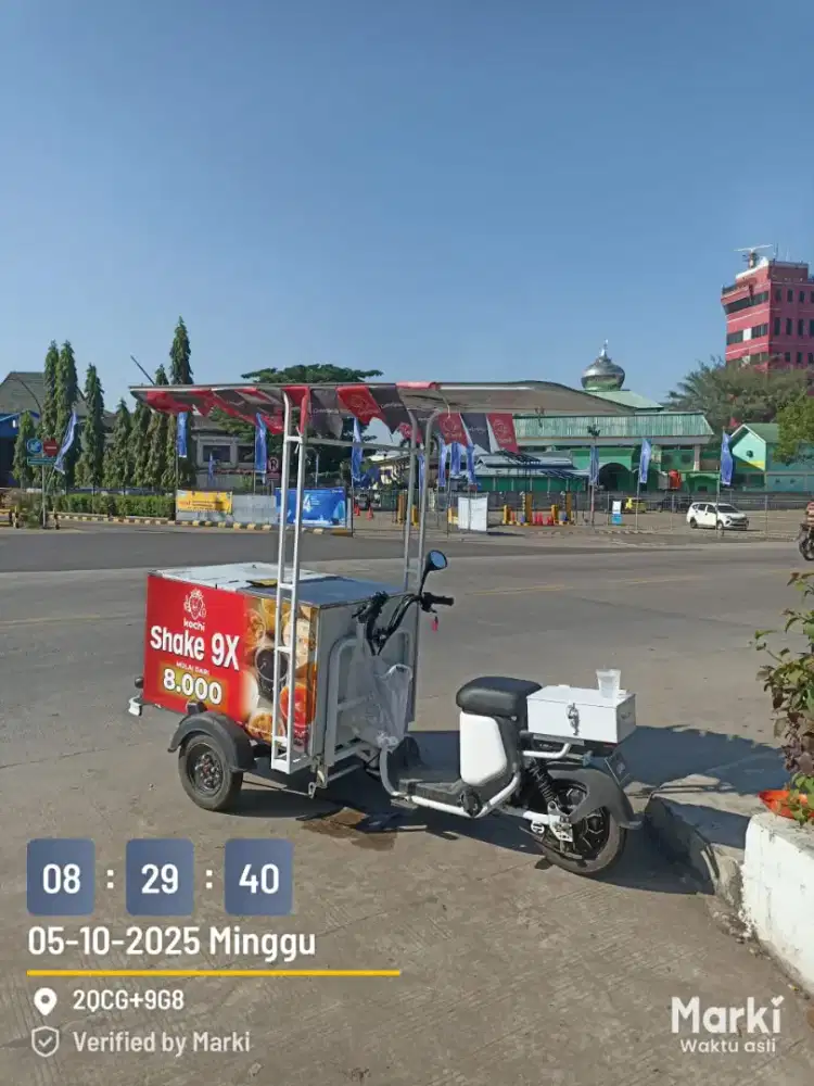 Jualan kopi pakai gerobak sepeda listrik