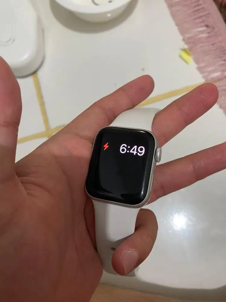 Apple watch se gen 2 40mm lock