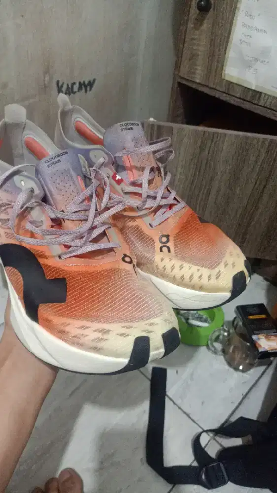 Sepatu Cloud Boom Ukuran 41