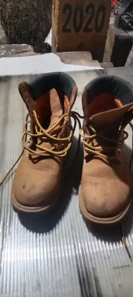 Sepatu kulit Timberland