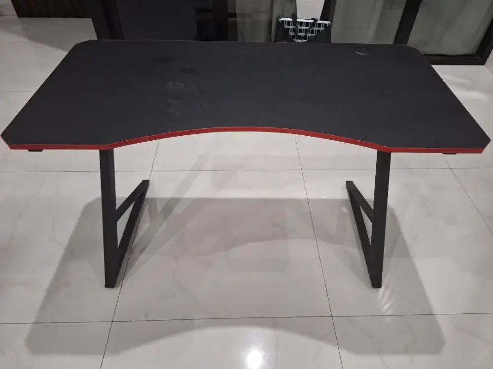 meja komputer gaming/meja komputer minimalis
